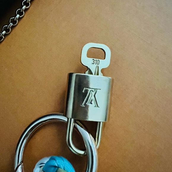 Louis Vuitton lock and key - Picture 3 of 4